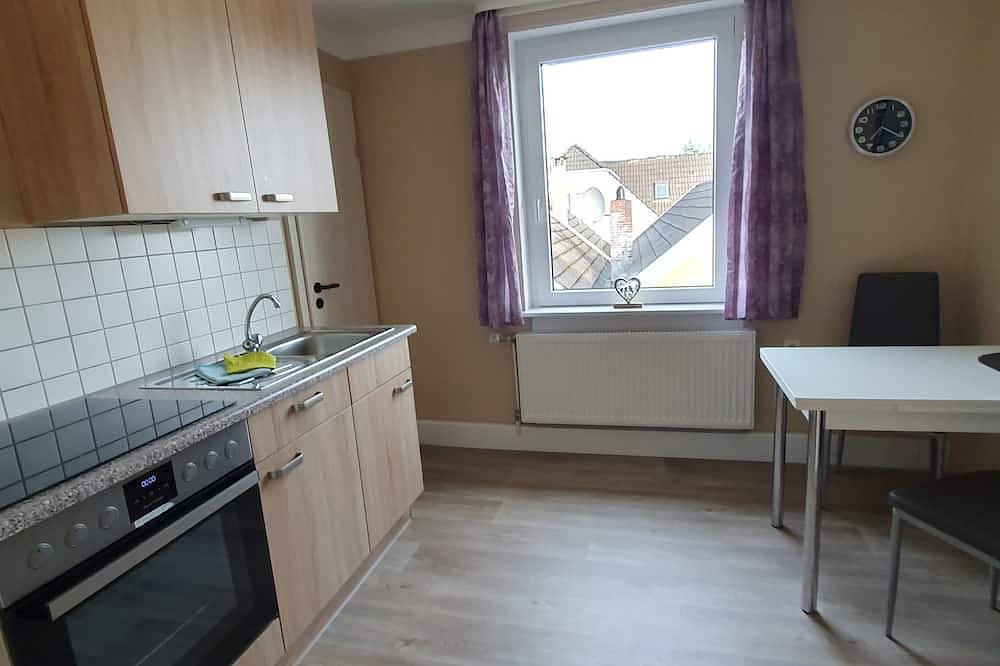 Ganze Wohnung, Gemütliche Ferienwohnung zentral gelegen mit separatem Eingang und Parkplatz. in Jever, Metropolregion Bremen-Oldenburg