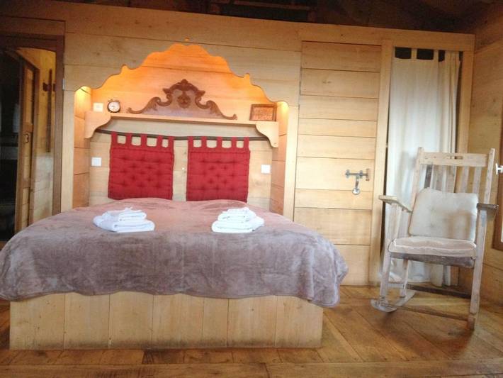 Location de vacances pour 6 personnes, avec vue ainsi que jardin et piscine à Urval - 2