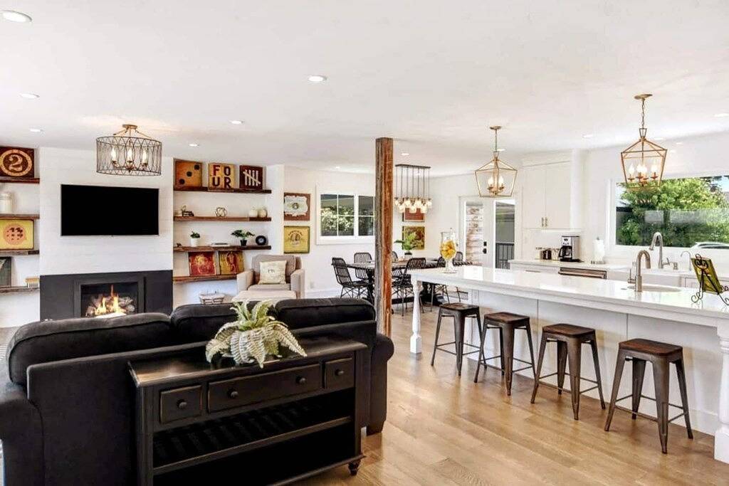 Wine Country Escape • Hot Tub, Fire Pit, Game Room in Santa Rosa, California North Coast