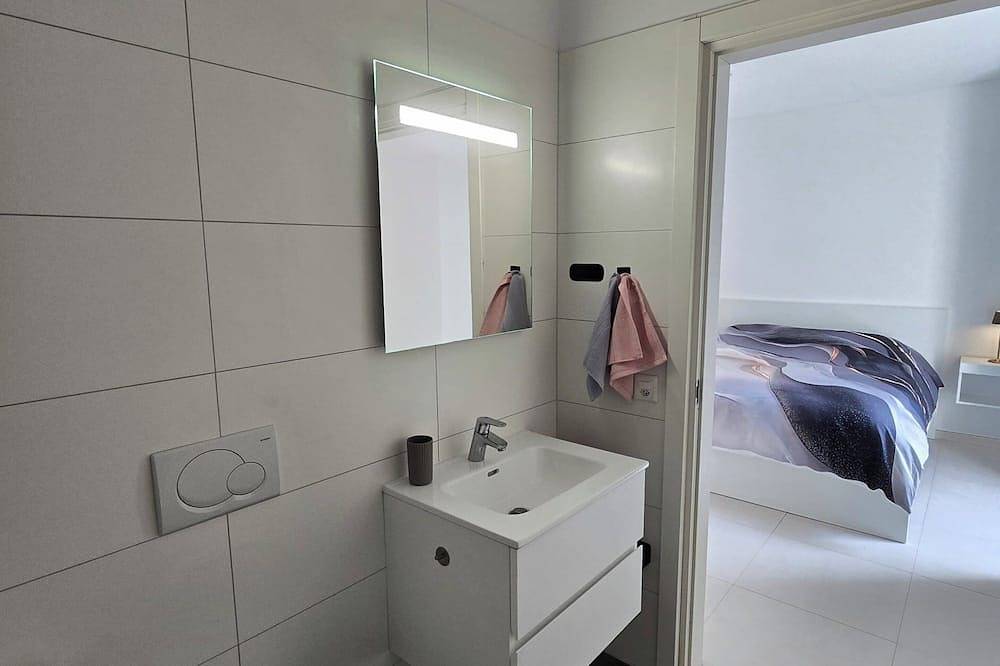 Ganze Wohnung, Ferienwohnung Casa Chiara mit Terrasse und Bergblick, Parterre, 64 m² in S. Carlo (Val Bavona), Cevio