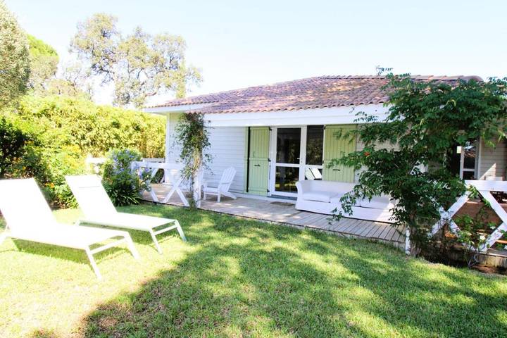 Chalet pour 6 personnes, avec jardin et piscine à Gassin