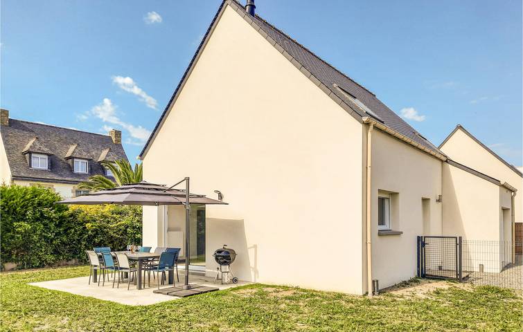 Location de vacances pour 9 personnes, avec terrasse et jardin à Hirel - 4