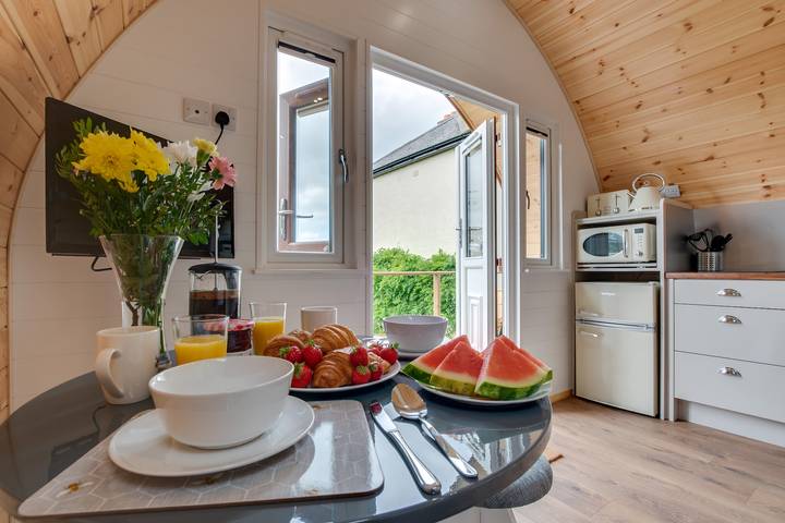 Glamping for 2 people, with terrace, with pets in Devon