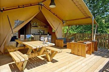 Tente pour 4 personnes, avec piscine en Dordogne