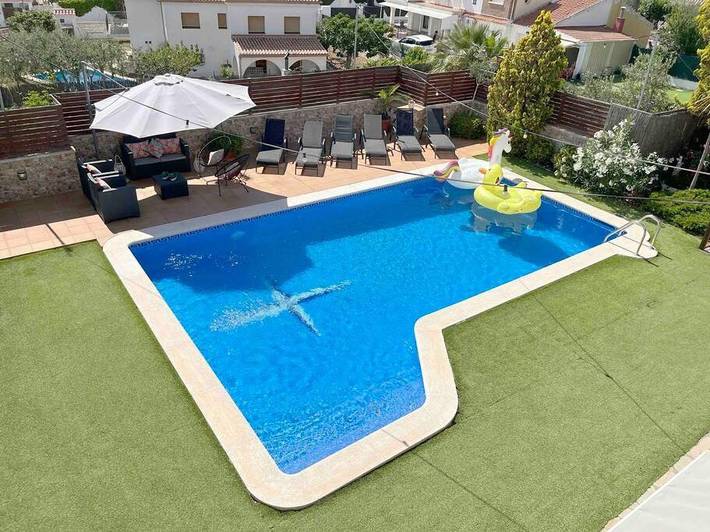 Casa rural para 13 personas, con Balcón y Terraza además de Jardín y Piscina en Cunit - 2