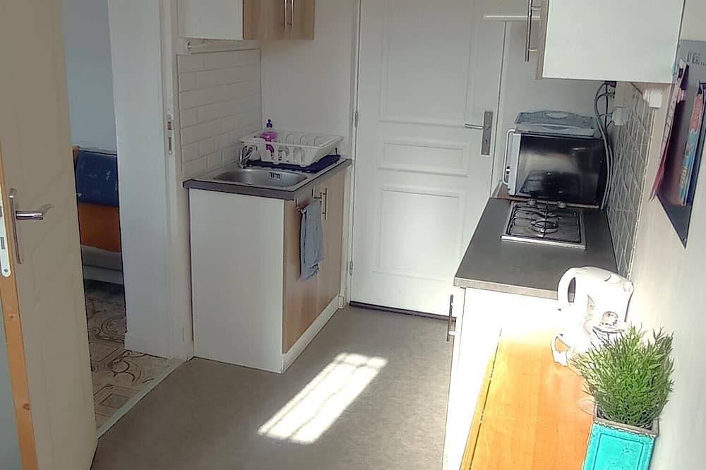 Studio avec cuisine, Wc/douche et chambre/salon de 25m2, pour 2 personnes in Mimet, Côte méditerranéenne (France)