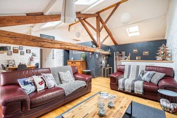 Location de vacances pour 6 personnes, avec piscine et sauna ainsi que vue et terrasse à Saint-Joseph-de-Rivière