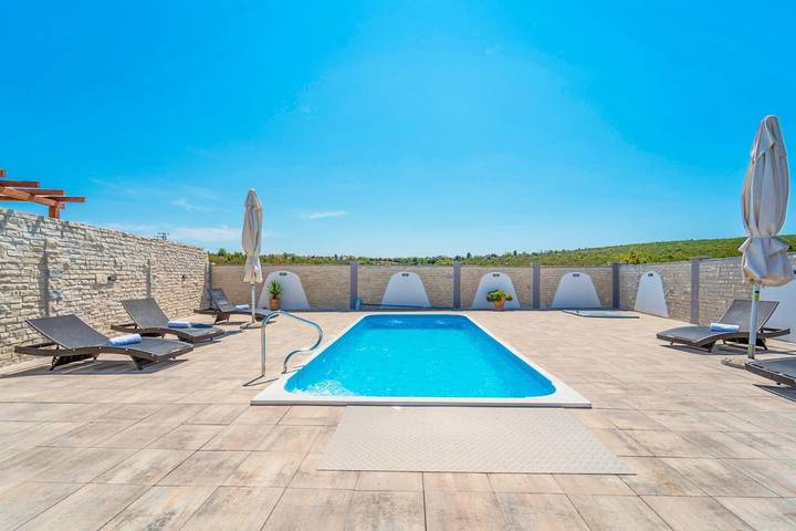 Ferienhaus für 6 Personen, mit Terrasse und Garten in Sveti Petar na Moru