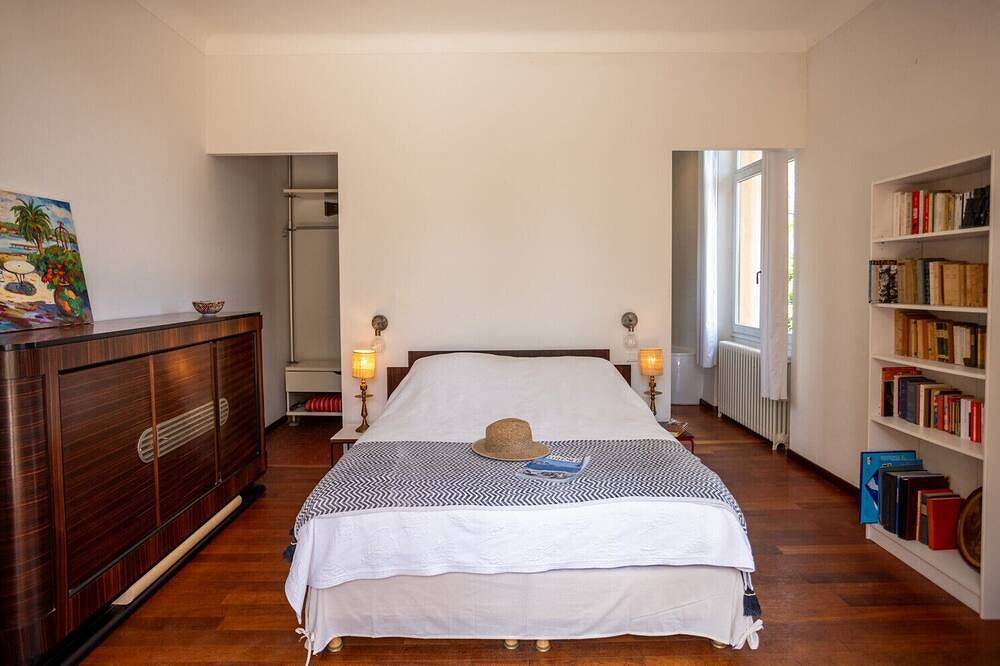 Villa Unique Porquerolles Bord De L Eau Avec Ponton Prive in Hyeres, Porquerolles