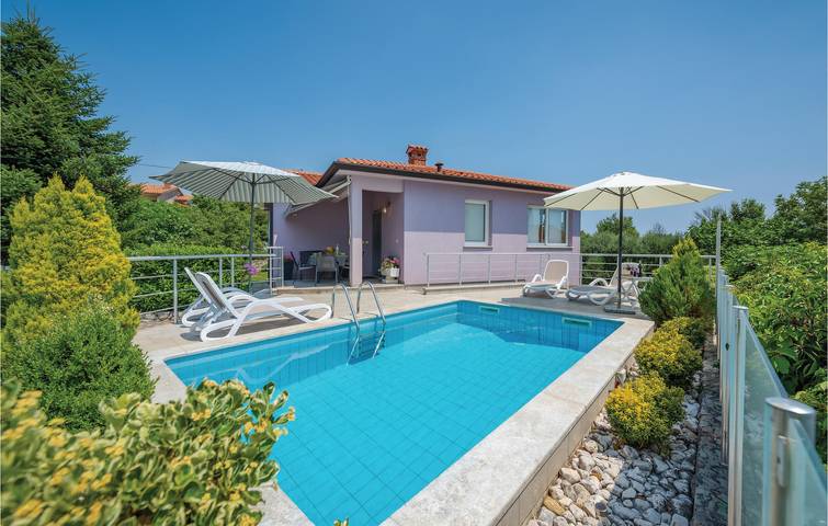 Apartamento moderno con terraza, aparcamiento y wifi, cerca de la costa y del centro de la ciudad in Presika, Costa Este de Istria