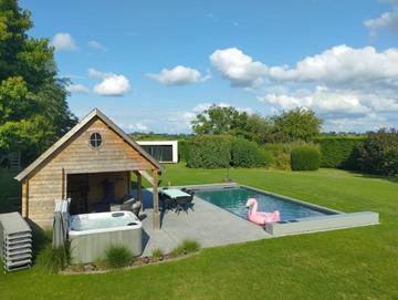 Maison de campagne pour 4 personnes, avec jacuzzi et jardin ainsi que sauna et piscine à Braine-l'Alleud