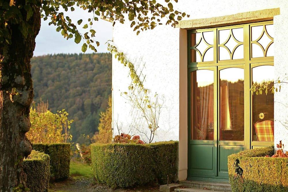Home Near Bouillon Castle in Bouillon, Neufchâteau region