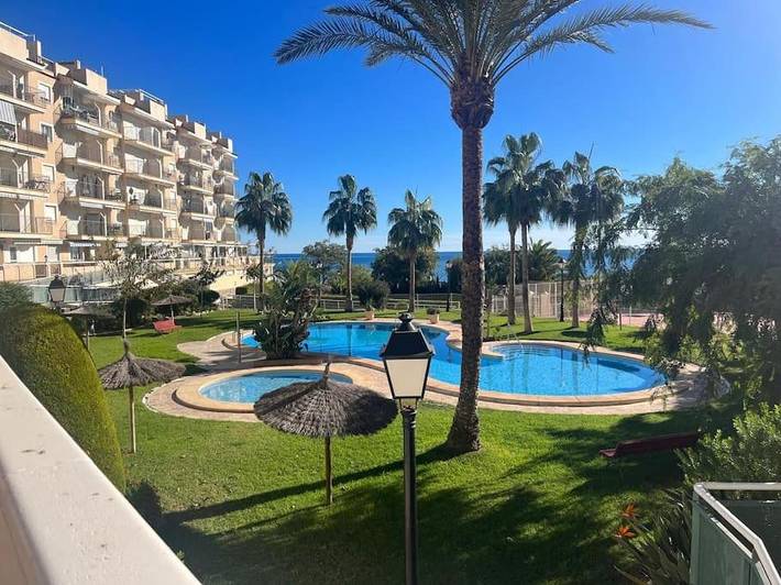 Apartamento para 5 personas, con piscina para niños y piscina además de vistas y jardín en La Merced