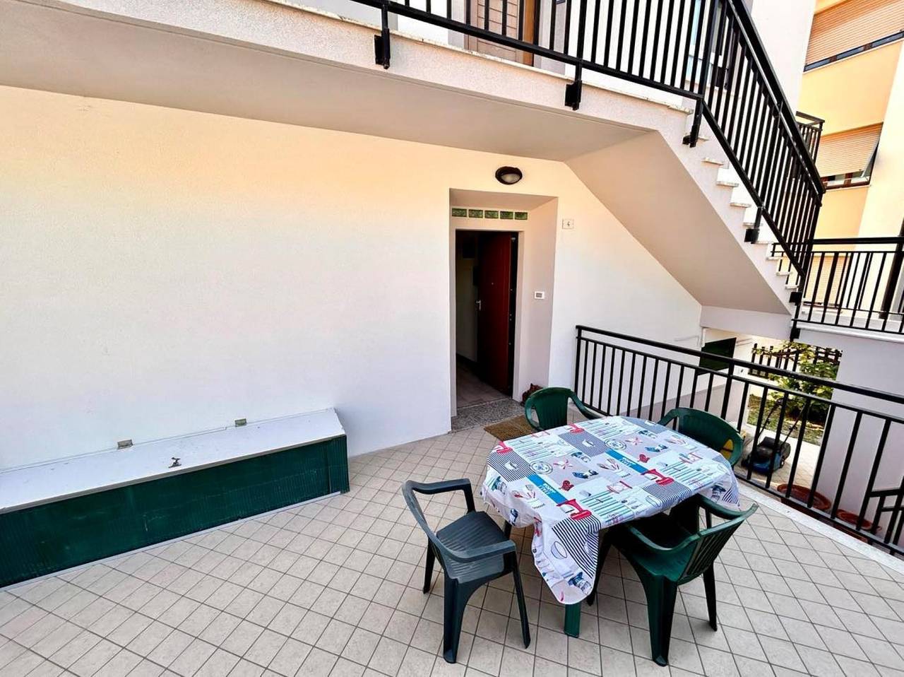 Entire apartment, Holiday apartment for 8 people with terrace in Sirolo, Riviera del Conero