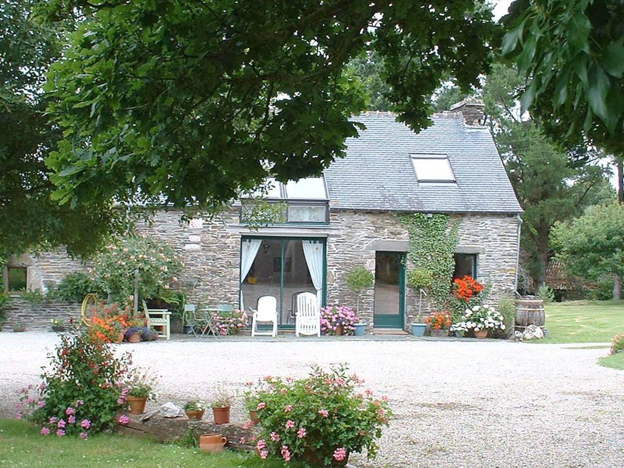 Holiday Home in Bon Repos sur Blavet, Région de Guingamp