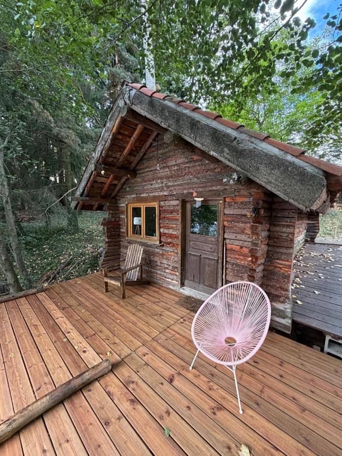 Gîte pour 2 personnes, avec Terrasse et Jardin ainsi que Vue et Vue sur le lac à Maringes