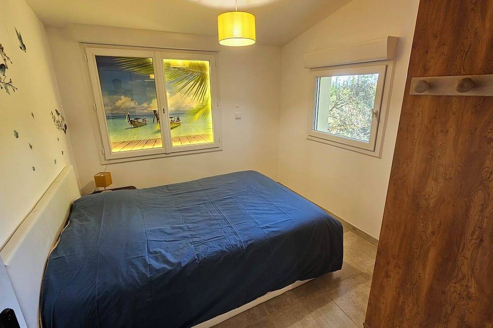 Entire apartment, In the Luberon countryside. in Cadenet, Parc naturel régional du Luberon