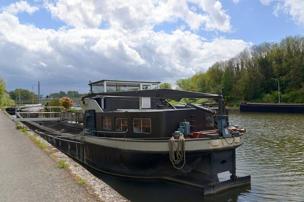 Gehäuse Segler an Bord der Barge Rayclau in Braine-Le-Comte, Hennegau