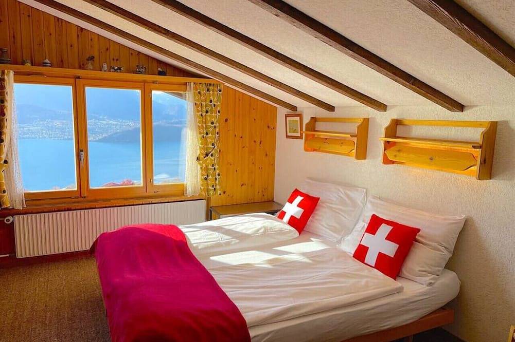 Geheel appartement, Swisshut Stunning Views Alps & Lake - Apart. Molly in Sigriswil, Meer van Thun