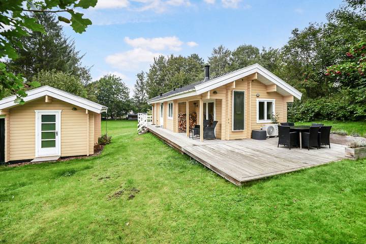 Ferienhaus für 8 Personen, mit Terrasse und Garten