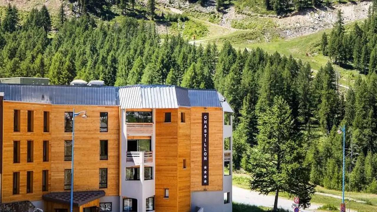 Apartamento vacacional entero, Acogedor apartamento de esquí con sauna a 400 metros de la avenida in Isola 2000, Isola
