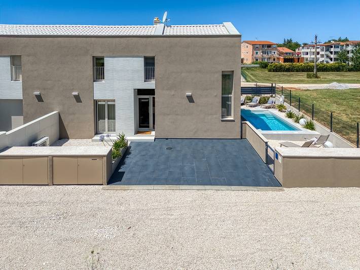 Ferienhaus für 6 Personen, mit Balkon/Terrasse und Garten sowie Pool in Funtana - 2