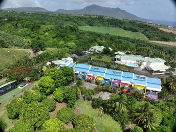 Cottage pour 3 personnes, avec piscine ainsi que jardin et vue à Baillif