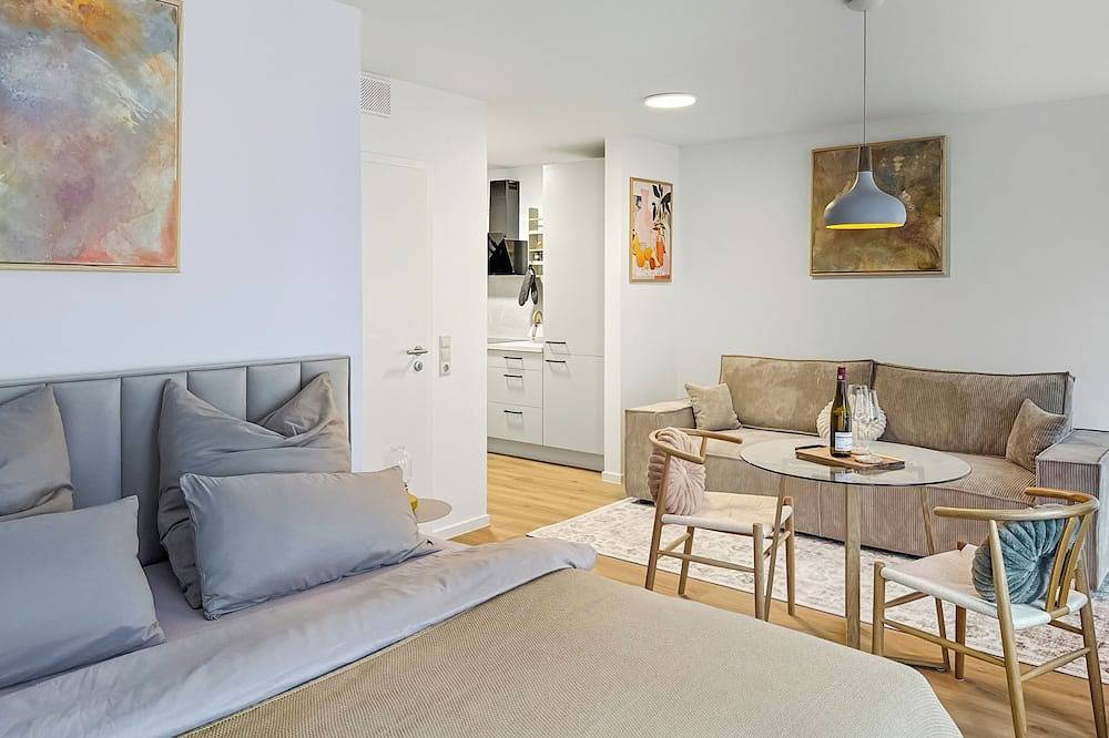 Ganze Wohnung, Nahe Weinberge & Uniklinik: Cozy Kingsize Studio mit Aufzug  & Tiefgarage in Würzburg, Fränkisches Weinland