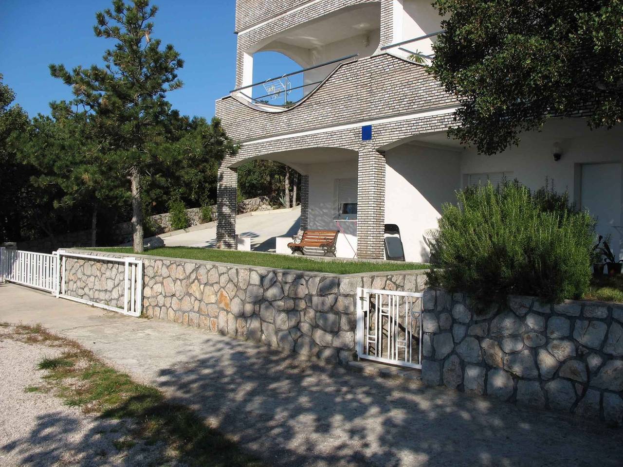 Ganzes Studio, Studio mit Klimaanlage, Balkon und Meerblick 150 m vom Strand  in Klenovica, Primorje-Gorski Kotar