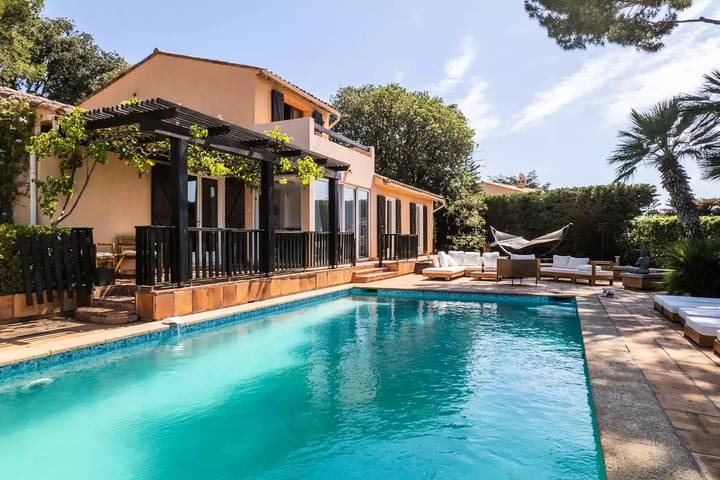 Maison de vacances pour 8 personnes, avec vue et jardin ainsi que piscine et sauna à La Roquette-sur-Siagne