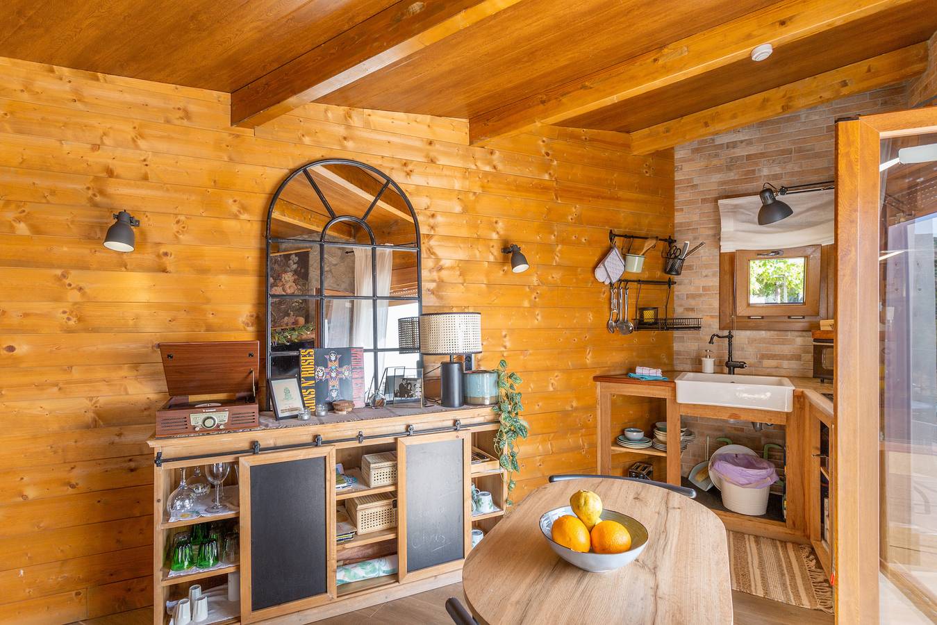 Apartamento entero, Vacaciones 'Ático Fuente Hervera' con vistas a la montaña, Wi-Fi y aire acondicionado in El Peñón, Vega de San Mateo