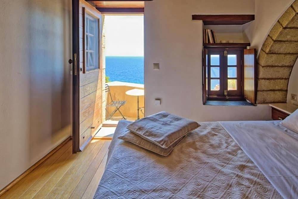 Ganze Wohnung, Charming Stay with Stunning Views -Petra– Monolithos Inn in Monemvasia, Peloponnes