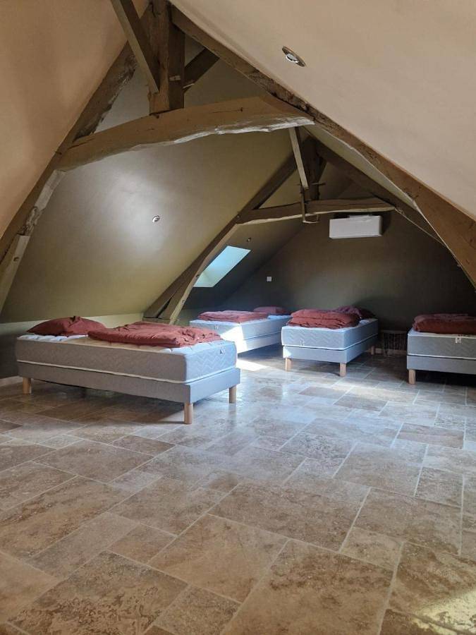 Location de vacances pour 6 personnes, avec jardin et piscine ainsi que vue et terrasse, animaux acceptés à Saint-Amand-de-Coly - 2