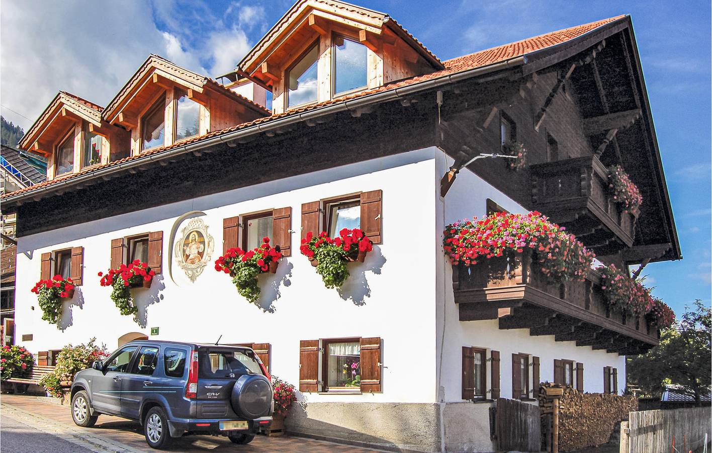 Ganze Ferienwohnung, Wohnung mit Bergblick, Parkplatz und Terrasse in Tuxer Alpen, Rinn