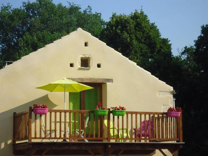 Location de vacances pour 3 personnes, avec terrasse ainsi que vue et piscine, animaux acceptés à Marminiac - 3