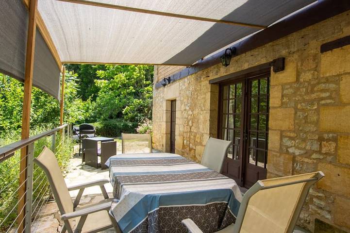 Gîte pour 2 personnes, avec jardin et piscine