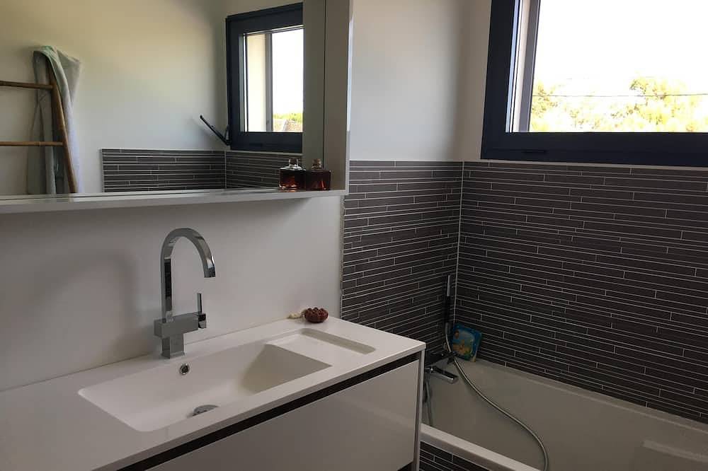 Villa contemporaine récente entre Montpellier et les plages in Pérols, Côte méditerranéenne (France)