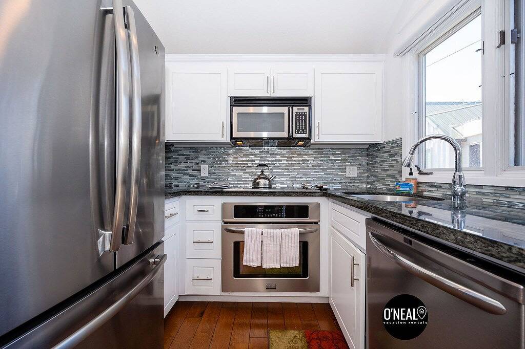 Capitola Village Home with Parking Spot in Capitola, Santa Cruz County