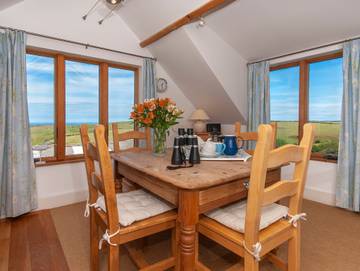 Log Cabin for 4 People in South-Wales, Pembrokeshire, Photo 4