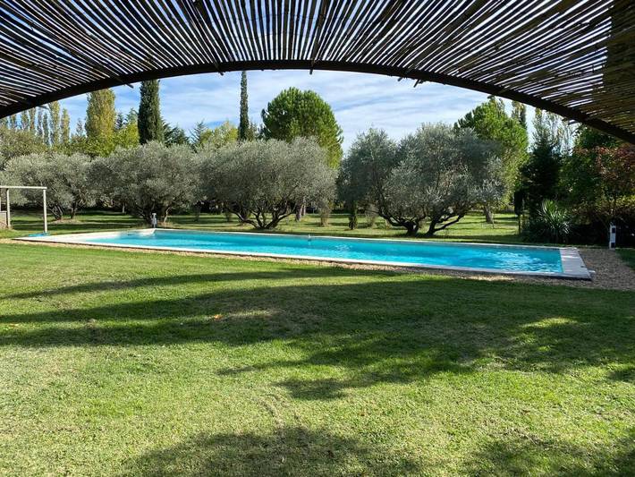 Chambre d’hôte pour 2 personnes, avec Jacuzzi et Terrasse ainsi que Jardin et Piscine à Mérindol