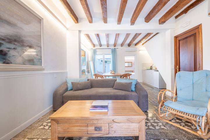 Apartamento inteiro, Apartamento 'Can 32 1 Habitación' com terraço privado, Wi-Fi e ar condicionado in Pollença Cidade, Pollença