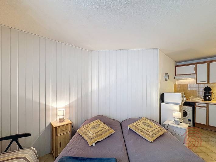 Studio entier, Charmant appartement avec terrasse, parking gratuit et animaux acceptés, proche des thermes à Lamalou in Lamalou-les-Bains, Région de Béziers