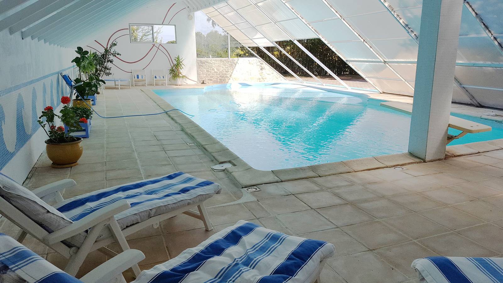 Villa spacieuse à Crastes avec piscine privée et vue montagne in Crastes, Gers