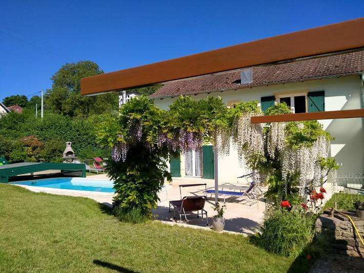 Gîte pour 4 personnes, avec jardin et piscine dans Urcerey