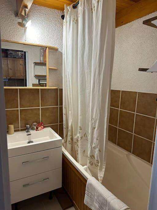 Gîte pour 6 personnes, avec vue et terrasse, animaux acceptés dans Office De Tourisme De Vars - 4