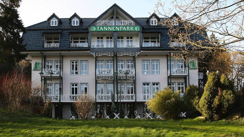 Ferienwohnung für 2 Personen, mit Sauna und Pool sowie Balkon, mit Haustier in Tanne