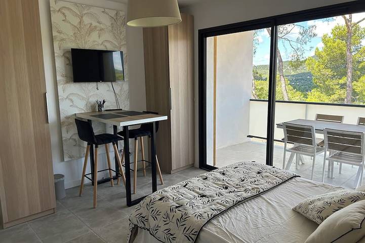 Appartement entier, Studio vue dégagée, terrasse, parking, au calme, appt neuf idéal 2 personnes in Saint-Mathieu-de-Tréviers, Côte méditerranéenne (France)