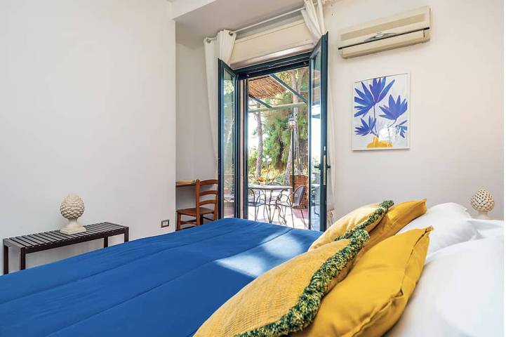 Location de vacances pour 5 personnes, avec jardin ainsi que jacuzzi et piscine, animaux acceptés à Aci Castello - 3