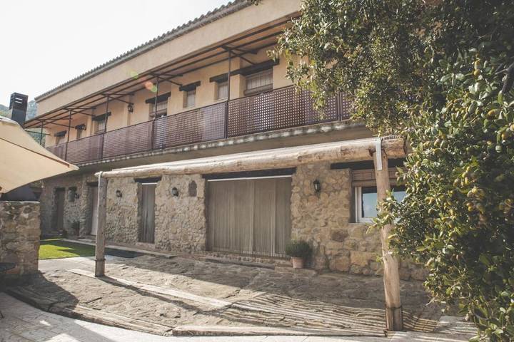 Location de vacances pour 19 personnes, avec piscine ainsi que jardin et vue à Camós - 3