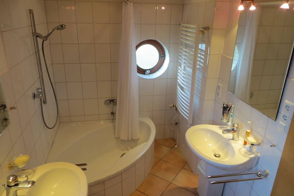 Ganze Wohnung, Exklusive Ferienwohnung, absolut ruhig, mit fantastischem Meerblick,Strandnähe. in Langballig, Flensburger Förde